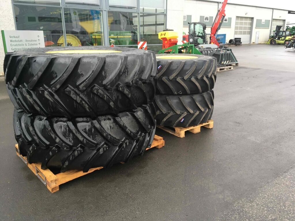 E-FARM: Mitas 650/65 r38 + 540/65r28 - Roue et chenille - id NYNEKDM - 8 500 € - Allemagne