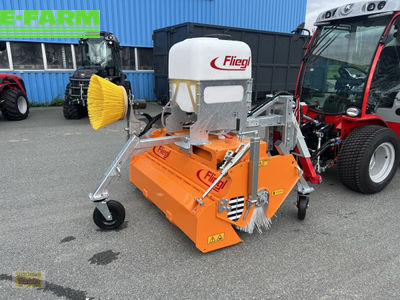 E-FARM: Fliegl kehrmaschine kommunal 1350 mm vollausstattung - Municipal equipment - id LAIBHJD - €7,492 - Year of construction: 2023