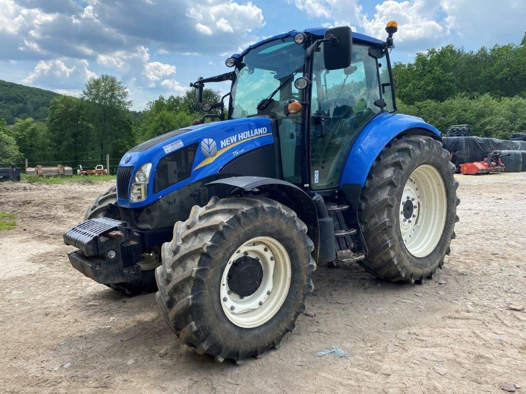 E-FARM: New Holland T5.105 - Tractor - id AHQVILW - €48,000 - Year of construction: 2013 - Engine hours: 3,400,Engine power (HP): 105,France