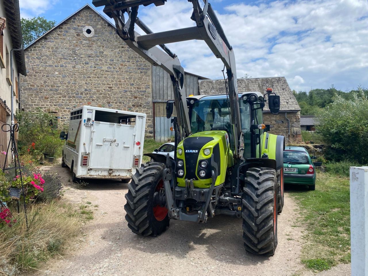 E-FARM: Claas Arion 440 - Tractor - id N9PT9QS - €65,000 - Year of construction: 2020 - Engine hours: 4,500,Engine power (HP): 120,France