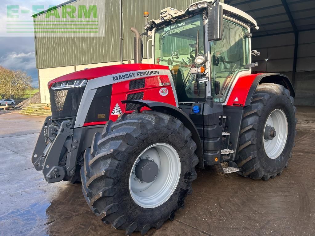 Massey Ferguson 8S.245 Traktor 144.147 €