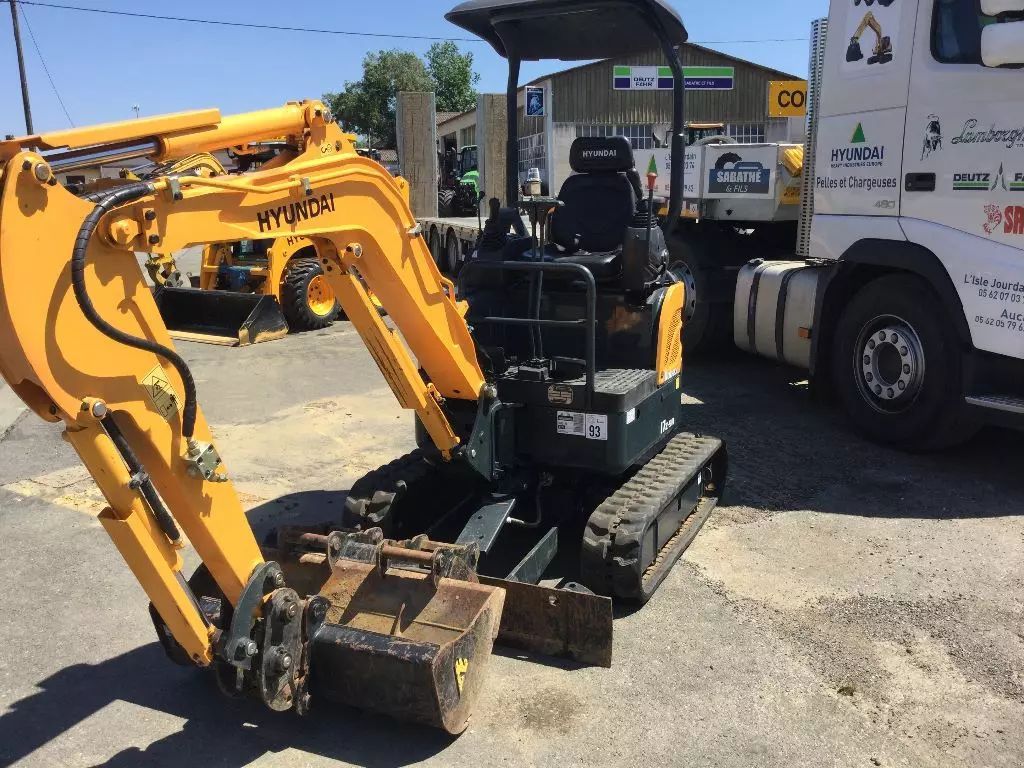 E-FARM: HYUNDAI r17z-9a - Mini-pelle - id 8C82RGF - Année: 2016 - France