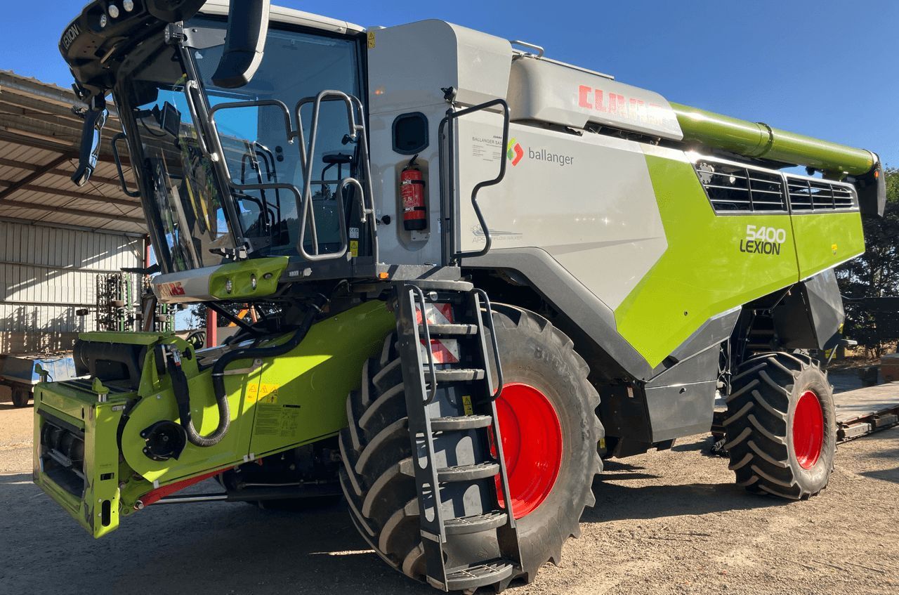 E-FARM: Claas Lexion 5400 - Combine harvester - id ER3MFPJ - €250,000 - Year of construction: 2023 - Engine hours: 750,Engine power (HP): 349,France