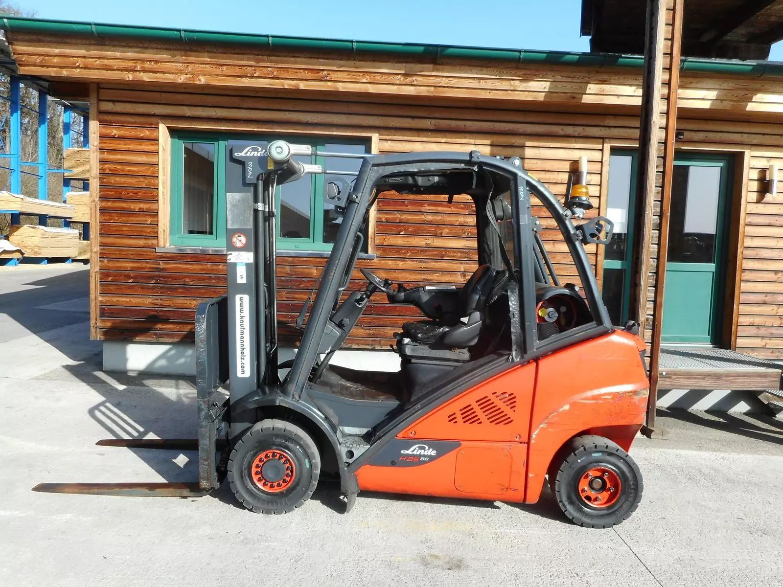 E-FARM: Linde h25t-02 triplex 4,71m + ss + ls + halbkab. - Вилочный погрузчик - id FUSFUTD - 8 950 € - Год выпуска: 2015 - Отработанные часы: 6 850,Австрия