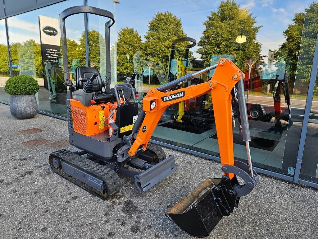 Doosan DX10Z Mini excavator €14,062