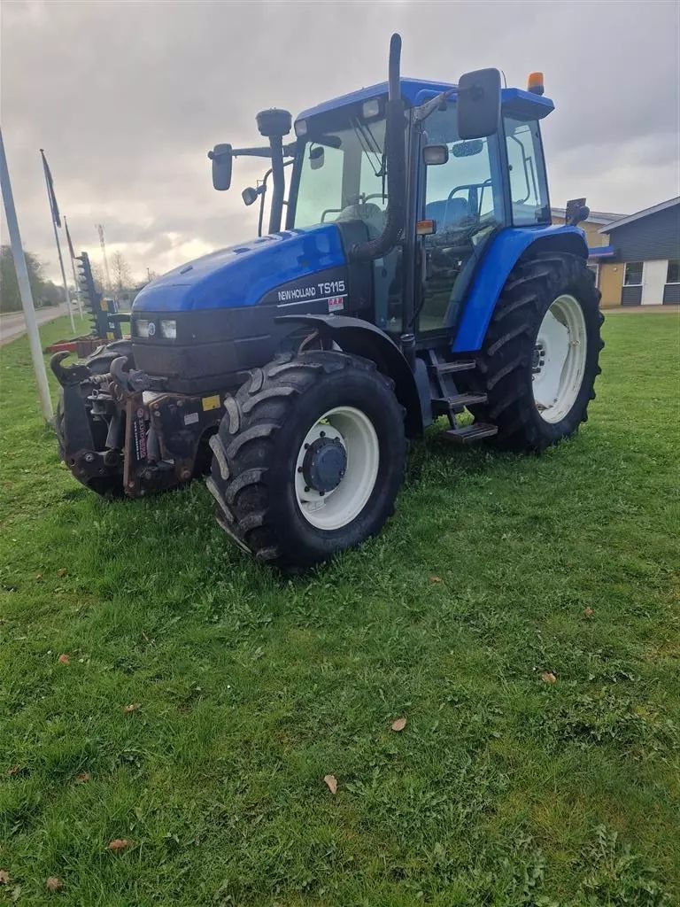 New Holland TS 115 Tractor 24.760 €