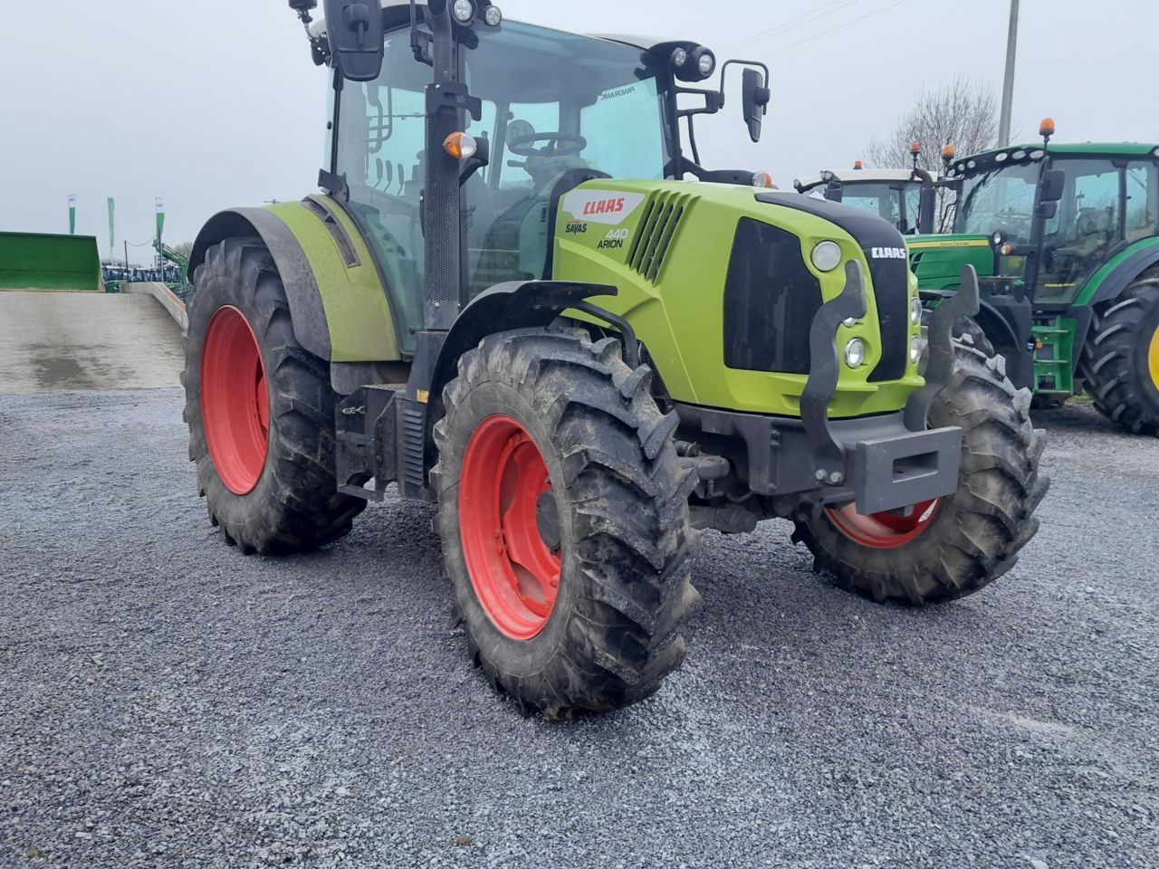 E-FARM: Claas Arion 440 - Trattore - id ST82EBG - 71.000 € - Anno di costruzione: 2022 - Ore: 2.320,Potenza del motore: 115,Francia