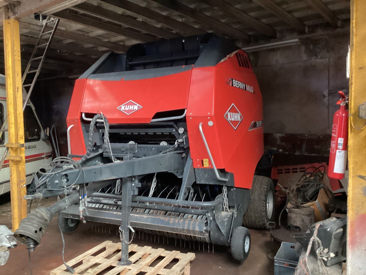 E-FARM: Kuhn VB 3185 - Presă de balotat - id ZIHSJLR - 26.500 EUR - Anul: 2018 - Numărul total de baloți produși: 20.000,Franța