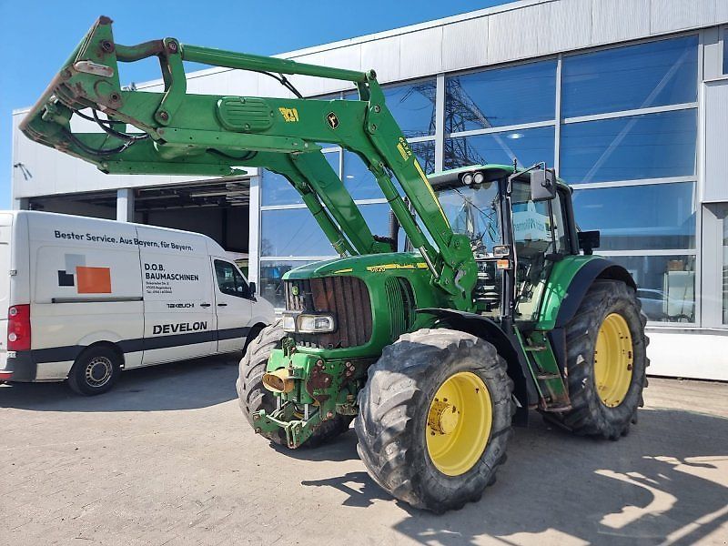 E-FARM: John Deere 6820 Premium - Traktor - id 3JTUJWM - 39.900 € - Produktionsår: 2002 - Motortimer: 9.103,Motoreffekt (HP): 135,Tyskland