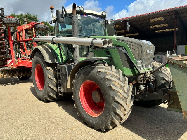 E-FARM: Fendt 826 Vario - Τρακτέρ - id NAJGDGY - 87.000 € - Χρονία: 2011 - Μετρητής ωρών: 5.200,Ισχύς κινητήρα: 240,Γαλλία