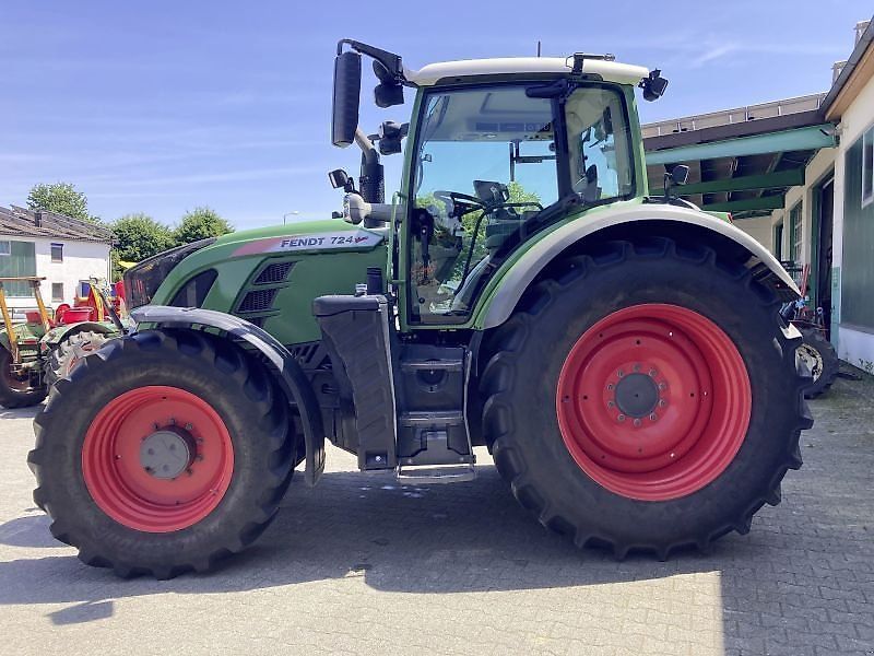E-FARM: Fendt 724 Vario ProfiPlus - Tracteur - id XFAQZXD - 96 900 € - Année: 2015 - Lecture du nombre d'heure: 6 140,Puissance du moteur (chevaux): 240,Allemagne