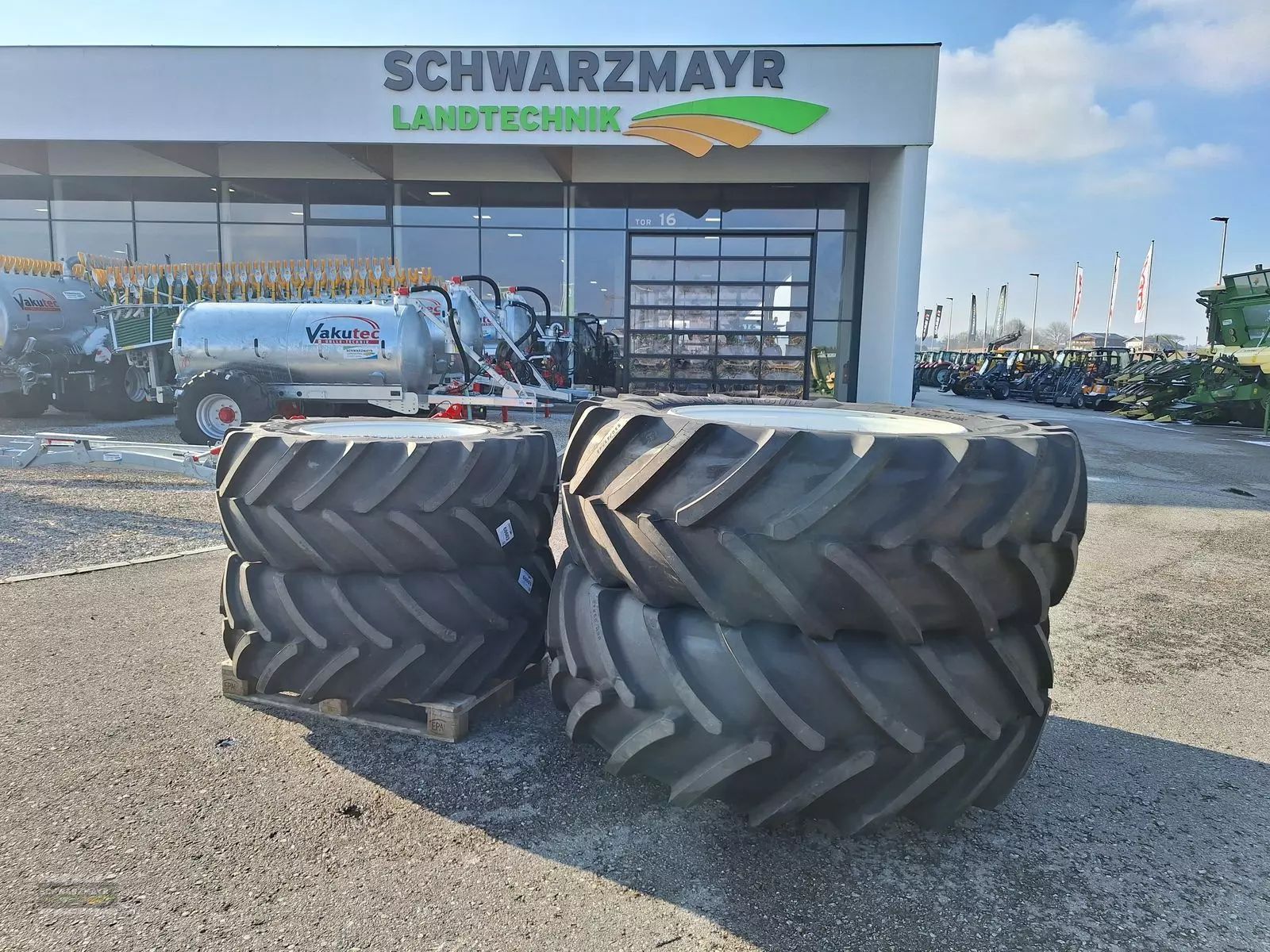 E-FARM: Bridgestone 650/65r42+540/65r30 - Ruedas y orugas - id 3XAFHIT - 10.750 € - Austria
