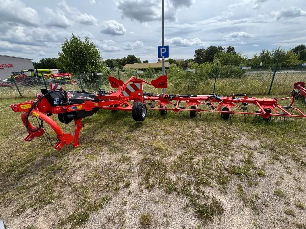 E-FARM: Kuhn GF 10812 T - Faneuse - id X151EED - 23 000 € - Année: 2022 - Allemagne