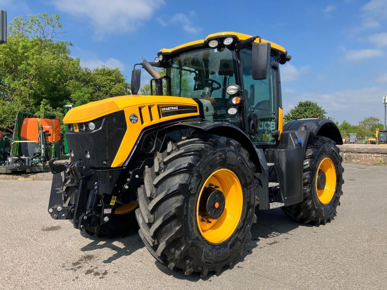 E-FARM: JCB Fastrac 4220 - Tractor - id NQRK2TJ - 90.481 EUR - Anul: 2020 - Citeste ore: 4.453,Muterea motorului: 220,Regatul Unit