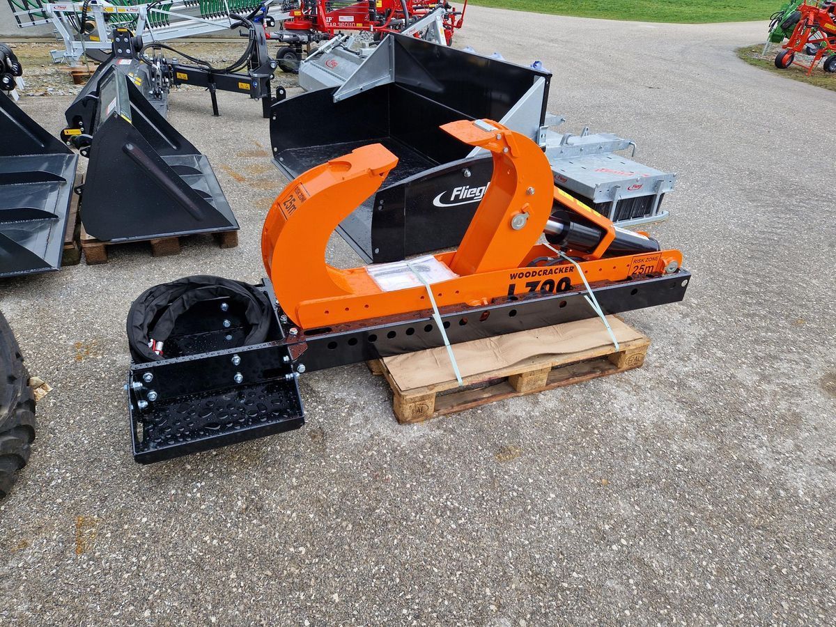 E-FARM: WesttecH woodcracker l700 - Saw and splitter - id KJNJVD2 - €5,534 - Year of construction: 2025 - Austria