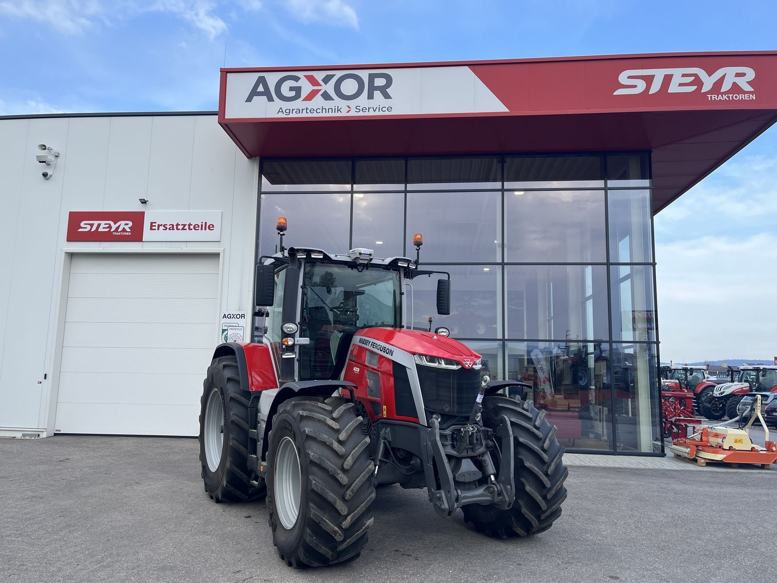 Massey Ferguson 8S.265 Tractor €125,130