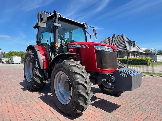 Massey Ferguson 4707 Traktor 33 600 €