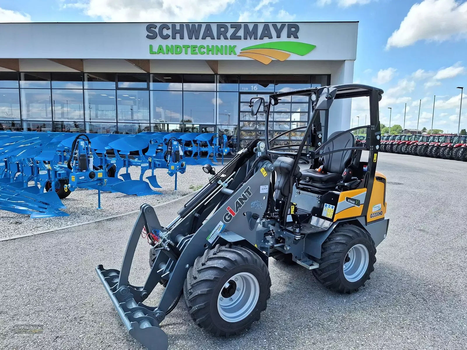 E-FARM: Giant g2200 hd - šarnyrinis krautuvas - id XH97JCA - Gamybos metai: 2023 - Variklio darbo valandos: 60,Variklio galia (AG): 26,Austrija
