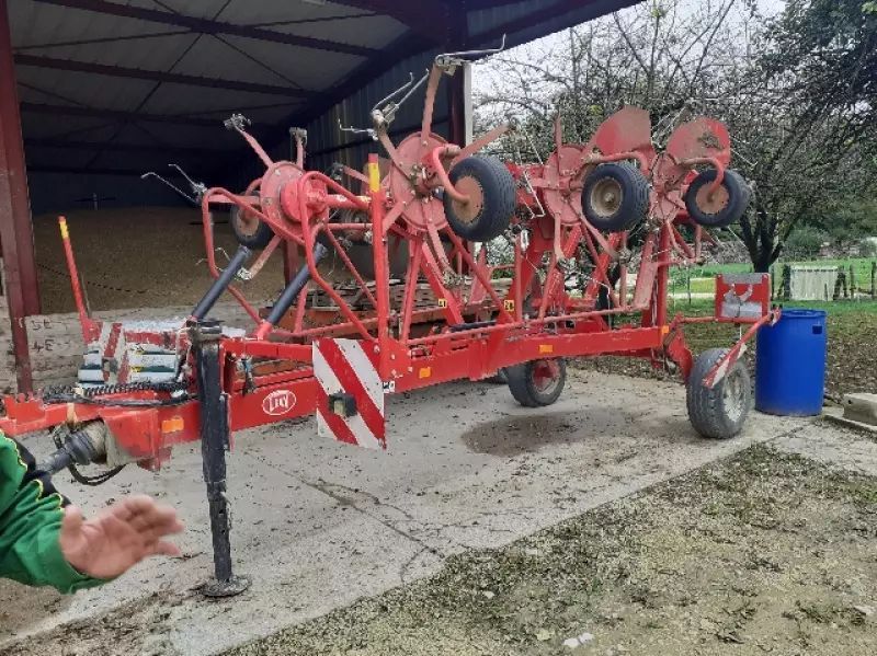 E-FARM: Lely Lotus 900 - Faneuse - id T61CZBD - 8 700 € - Année: 2013 - France