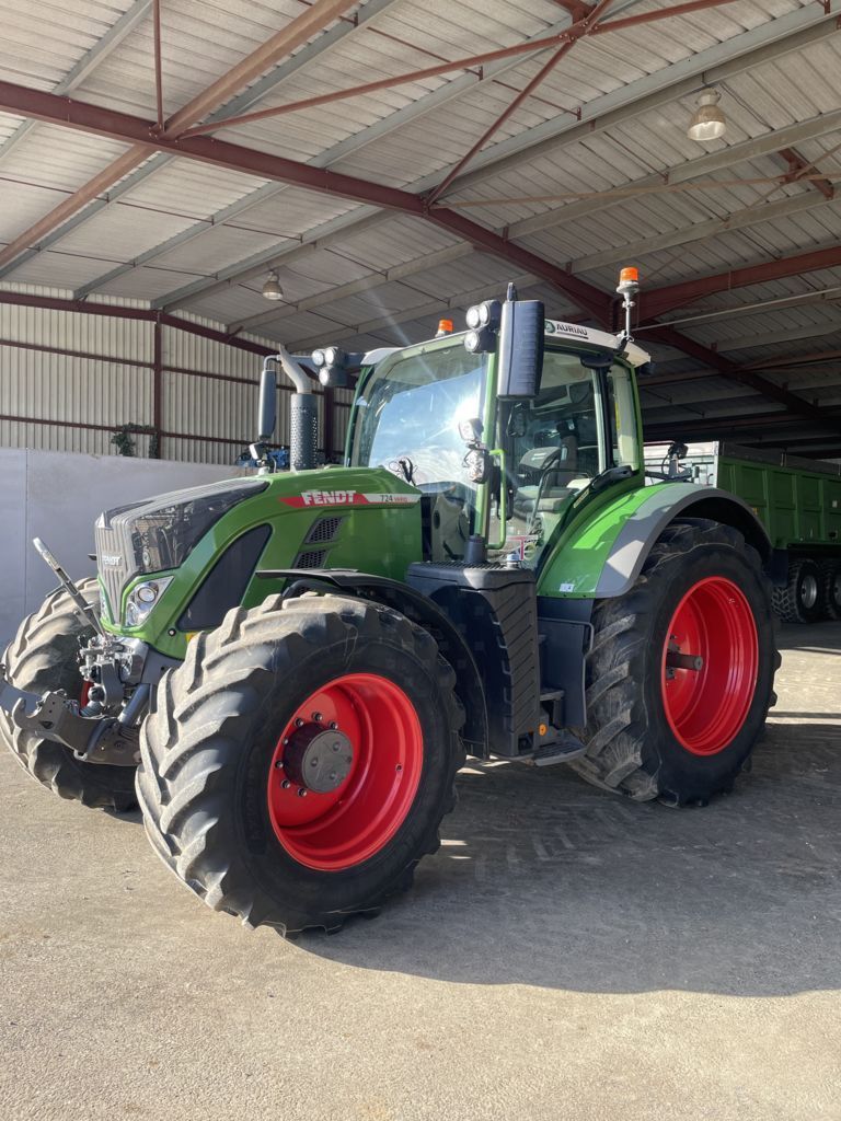 Fendt 724 Vario Profi Plus Трактор 129 000 €