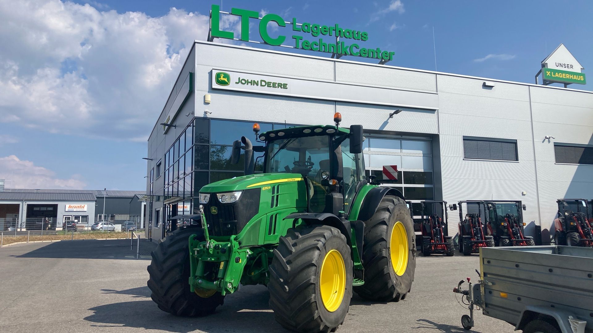 E-FARM: John Deere 6250 R - Traktor - id UKAAHMN - 165.833 € - Produktionsår: 2021 - Motortimer: 1.468,Motoreffekt (HP): 250,Østrig