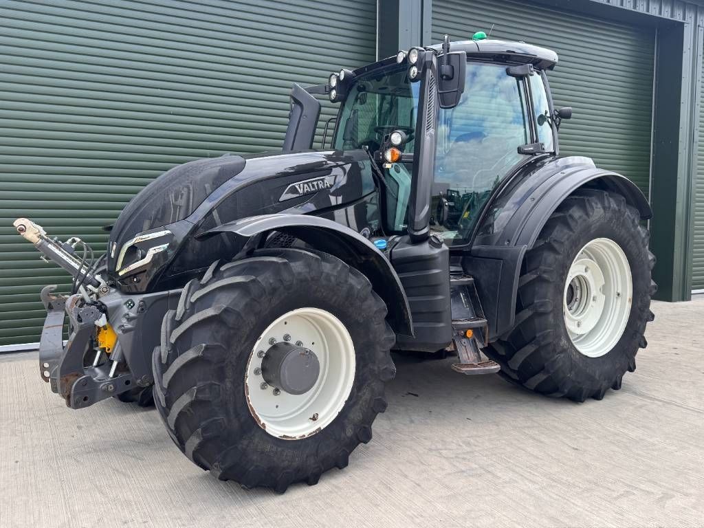 E-FARM: Valtra T235 Direct - Tractor - id 1XRXZS9 - €78,818 - Year of construction: 2022 - Engine hours: 5,400,Engine power (HP): 313,United Kingdom