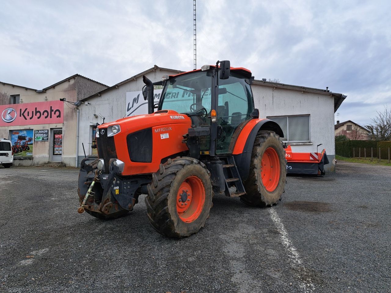 E-FARM: Kubota M 110 GX - Трактор - id UEH18UC - 33 000 € - Година на построяване: 2014 - Работни часове на двигателя: 4660,Мощност на двигателя (HP): 110,Франция