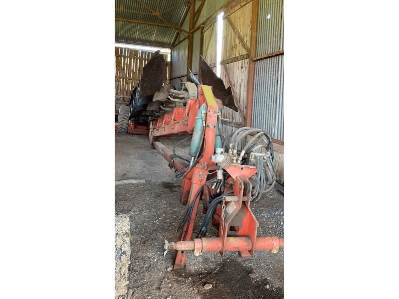 Kverneland PB 100 plough €9,500