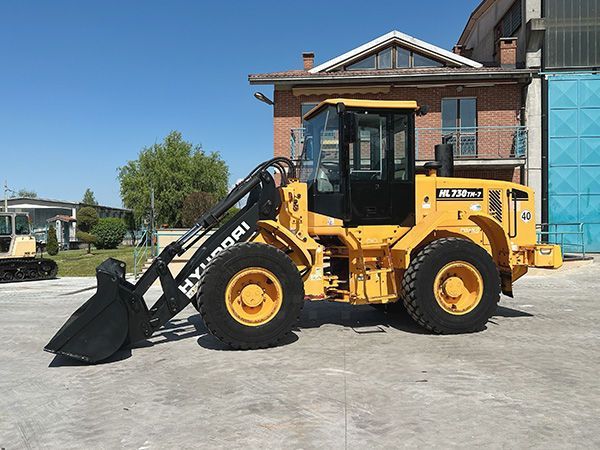 E-FARM: HYUNDAI hl730tm-7 - Wheel loader - id AWAJZZX - €36,500 - Year of construction: 2005 - Engine hours: 5,500,Engine power (HP): 122,France