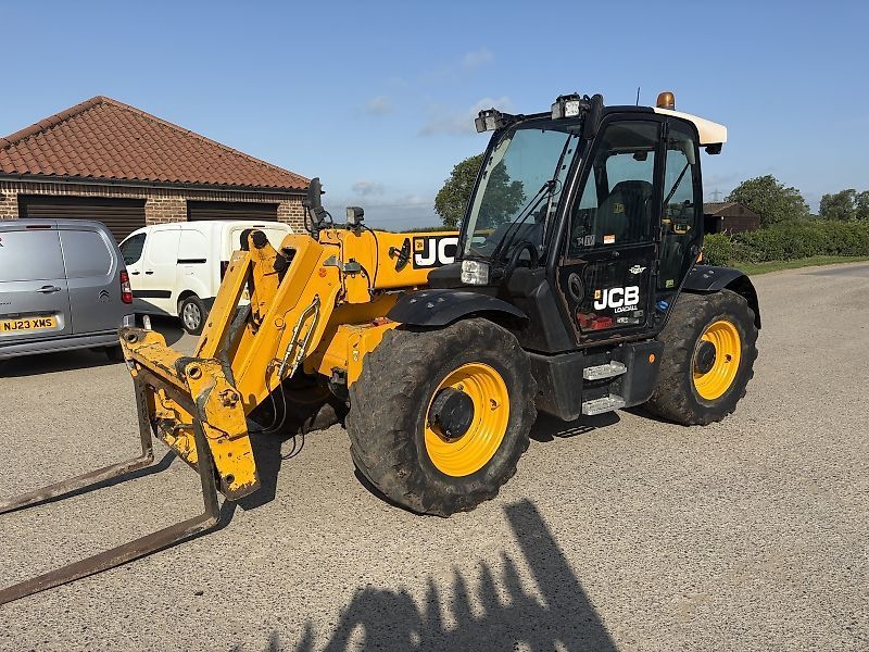 E-FARM: JCB 531-70 AGRI Pro - Chargeur télescopique  - id AYETYLA - 32 300 € - Année: 2016 - Lecture du nombre d'heure: 8 050,Royaume-Uni
