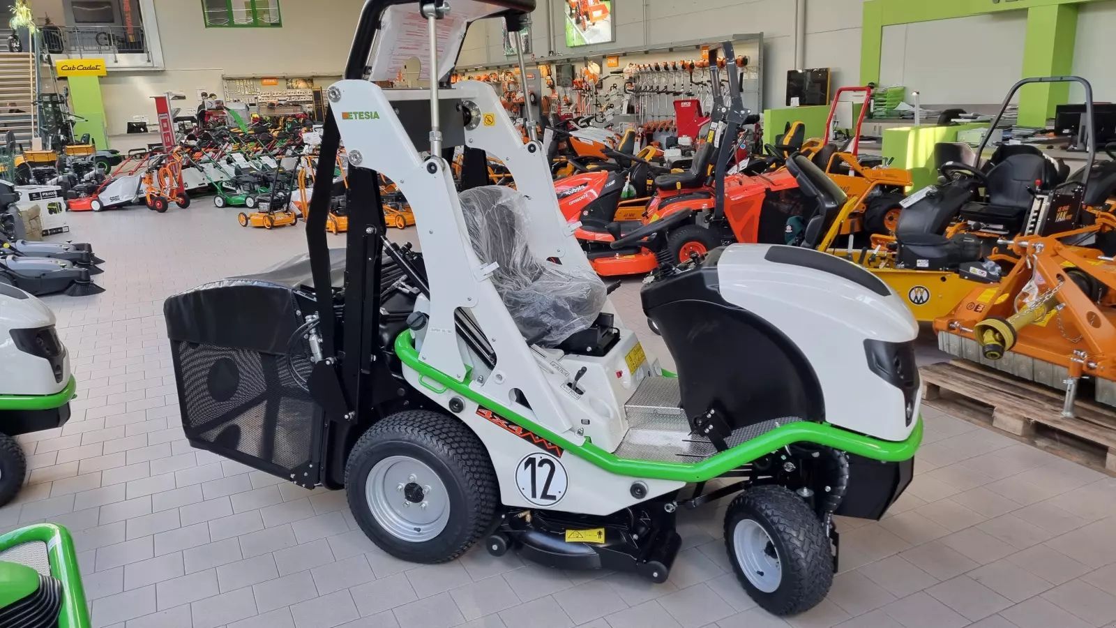 E-FARM: Etesia buffalo bvhpx allrad - Cortadora de césped - id UGSDCFY - 20.900 € - Año: 2024 - Alemania