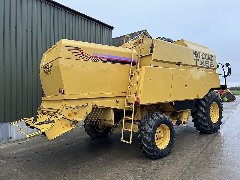 E-FARM: New Holland TX 66 - Kombajn zbożowy - id QLLRCGN - 27 316 € - Rok produkcji: 1999 - Motogodziny: 5034,Zjednoczone Królestwo