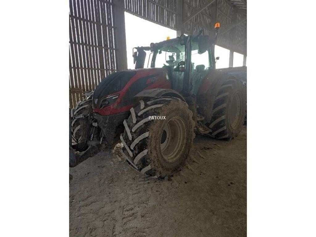 E-FARM: Valtra T214 Direct - Traktor - id SXX3RYR - 99.000 € - Baujahr: 2020 - Abgelesene Motorstunden: 3.029,Motorleistung (PS): 215,Frankreich