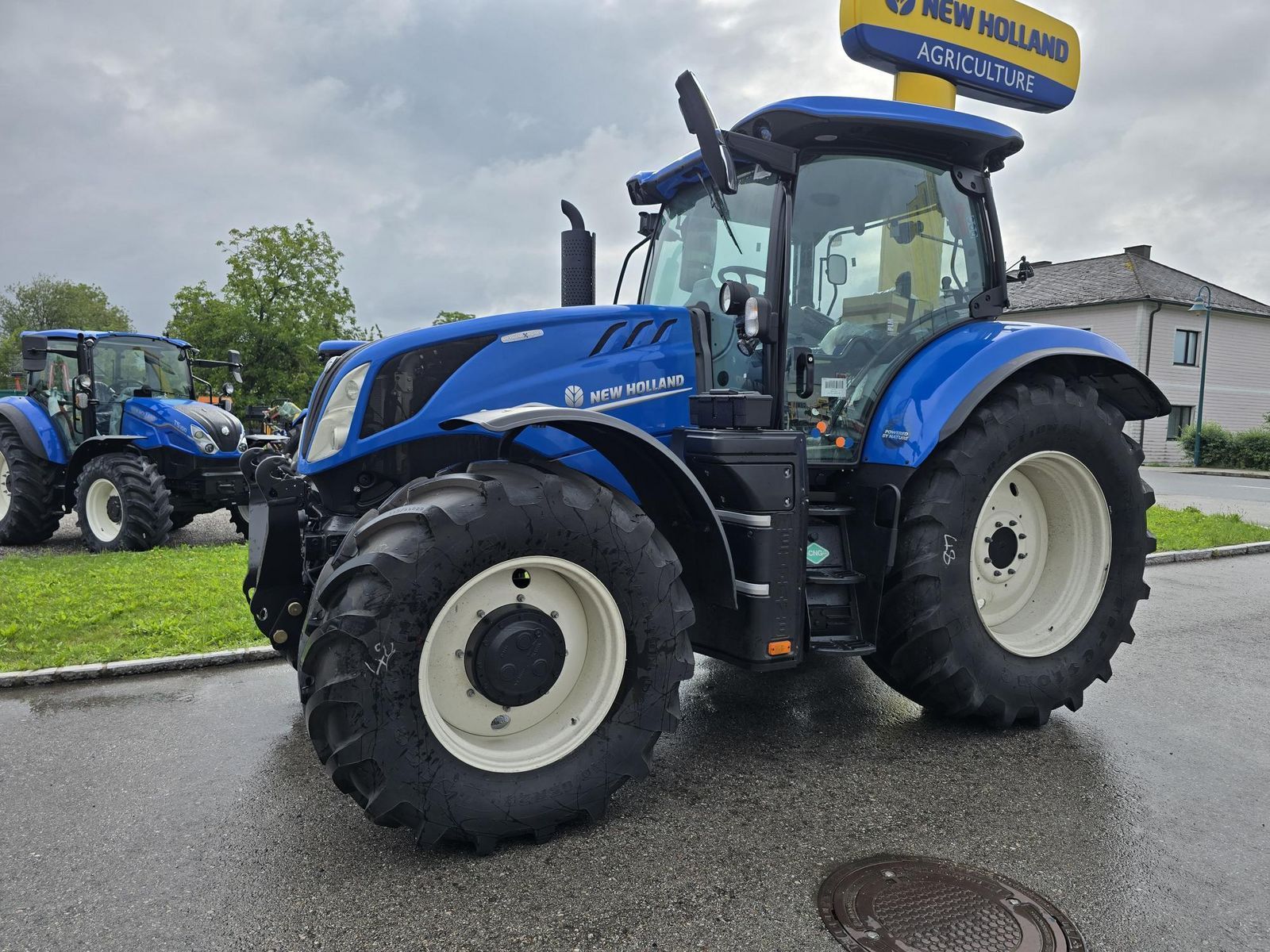 E-FARM: New Holland T6.180 Methane Power - Tractor - id RHAVDCC - €99,917 - Year of construction: 2022 - Engine hours: 25,Engine power (HP): 180,Austria