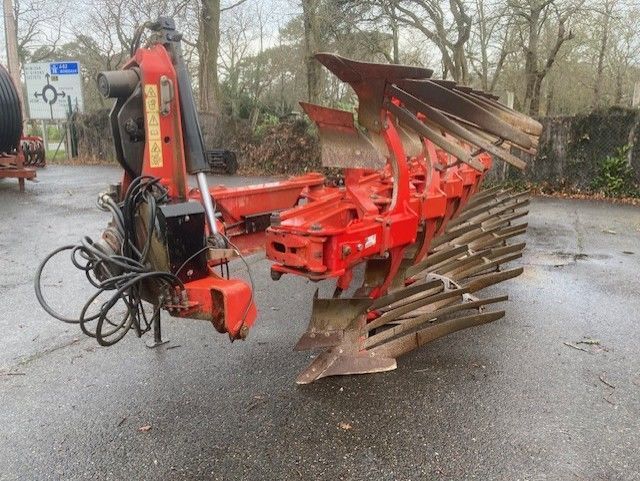 E-FARM: GREGOIRE BESSON rwb8 - Pług - id CDPKZ8D - 7800 € - Rok produkcji: 2010 - Francja