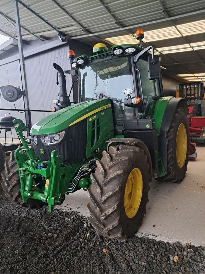 E-FARM: John Deere 6120 M - Traktor - id UJQ2PMK - 106.000 € - Baujahr: 2024 - Abgelesene Motorstunden: 150,Motorleistung (PS): 120,Frankreich