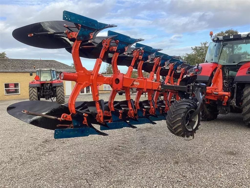 E-FARM: Kuhn 6f kuhn varimaster 153 nhs - hydraulisk variabel - Charrue - id FB3VXZN - 22 650 € - Année: 2013 - Danemark