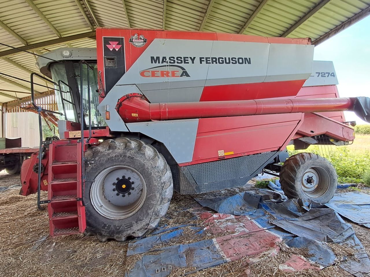 E-FARM: Massey Ferguson Cerea 7274 - Mejetærsker - id JT8UMYC - 33.511 € - Produktionsår: 2002 - Motortimer: 3.100,Storbritanien