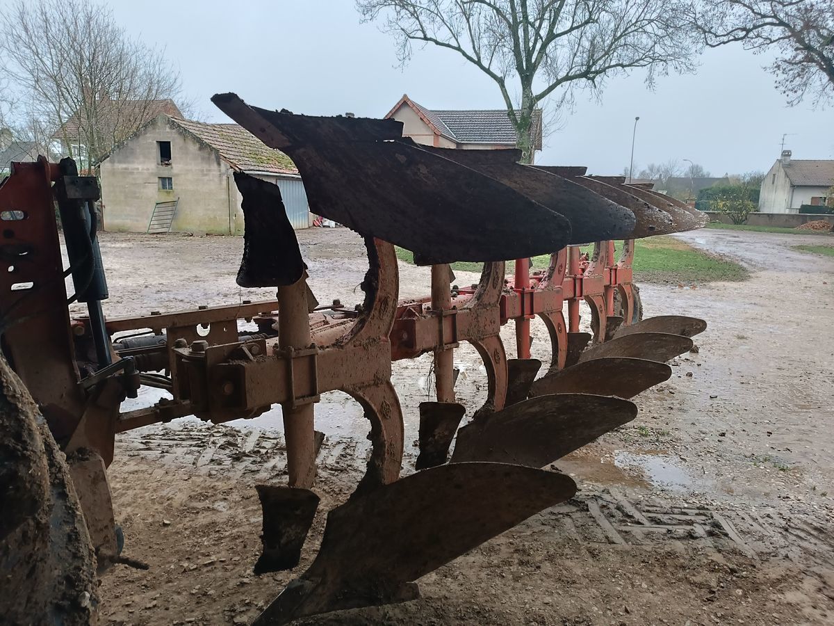 E-FARM: GREGOIRE BESSON rwb7 - Plough - id 4JLHHBJ - €6,200 - Year of construction: 1998 - France