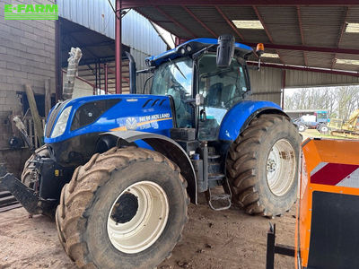 E-FARM: New Holland T7.230 - Tractor - id SJH3KCJ - €82,000 - Year of construction: 2017 - Engine hours: 2,900,Engine power (HP): 200,France