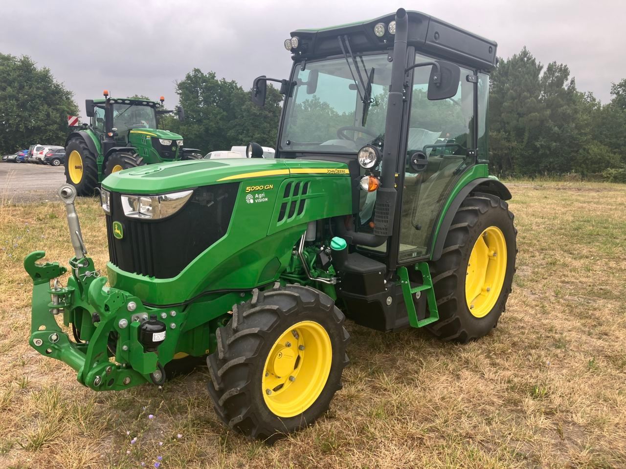 E-FARM: John Deere 5090 R - Traktor - id RVGIYPJ - 65.000 € - Baujahr: 2023 - Abgelesene Motorstunden: 240,Frankreich