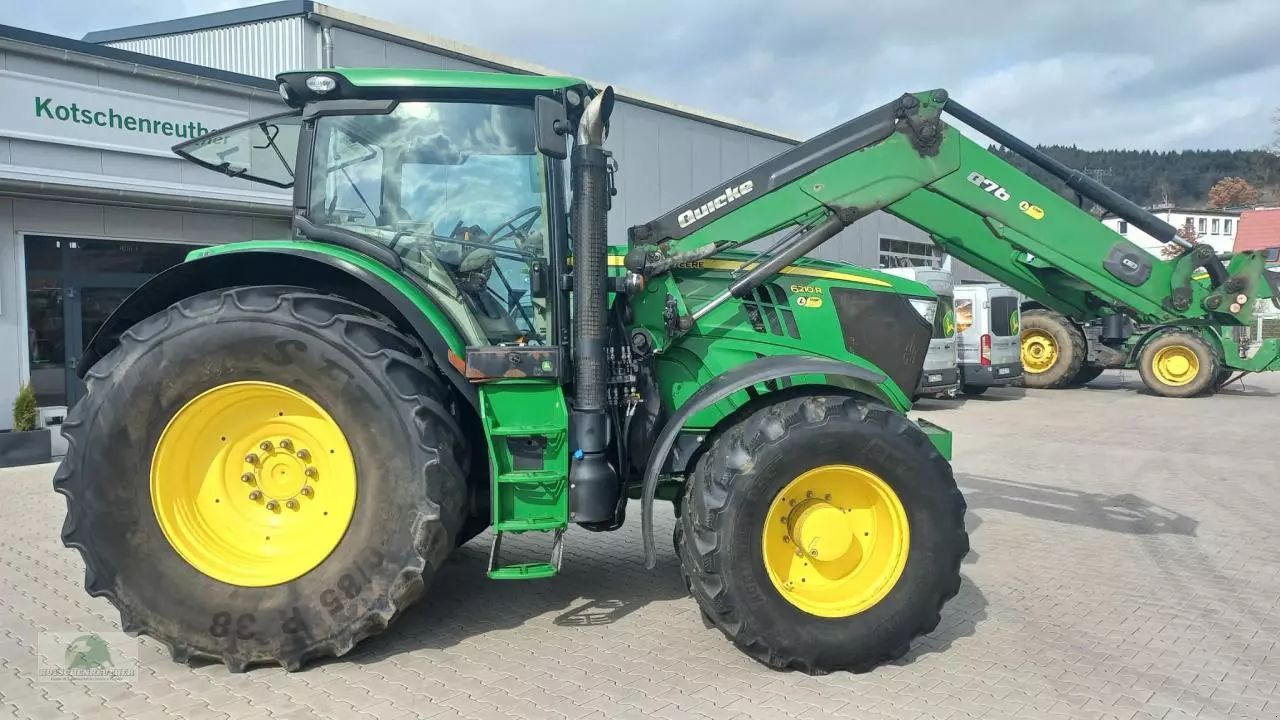 E-FARM: John Deere 6210 R - Trattore - id JBLYZKC - 49.900 € - Anno di costruzione: 2014 - Ore: 16.870,Potenza del motore: 209,Germania