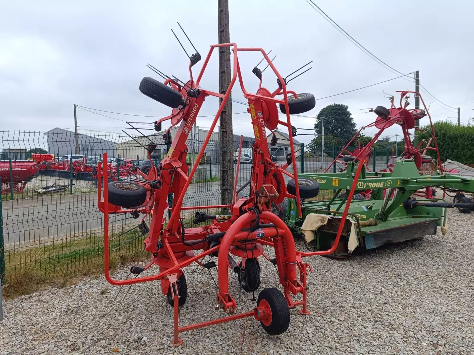 E-FARM: Kuhn GF 5902 - Faneuse - id FSA1LQ4 - 7 500 € - Année: 2016 - France