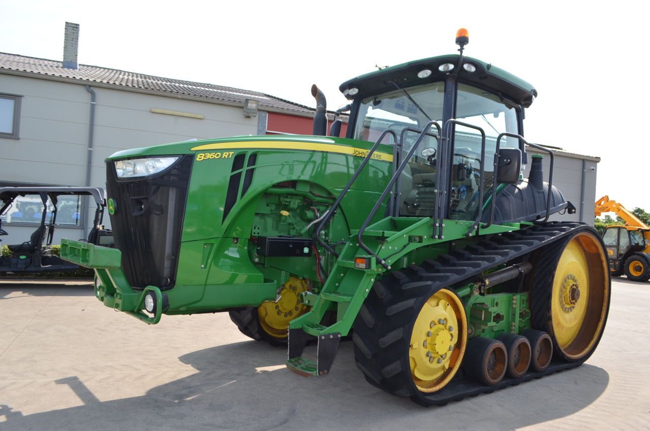 E-FARM: John Deere 8360 R - Tractor - id L99LYUJ - €106,000 - Year of construction: 2012 - Engine hours: 8,568,Engine power (HP): 360,Belgium