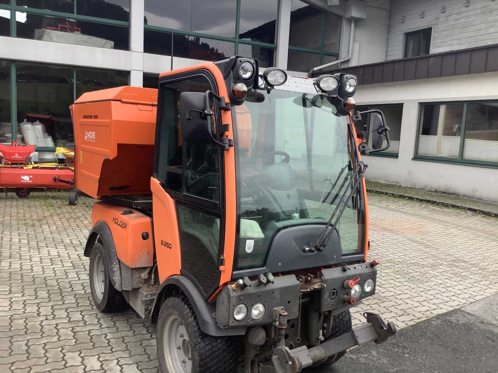 Holder b 250 Tractor €15,750
