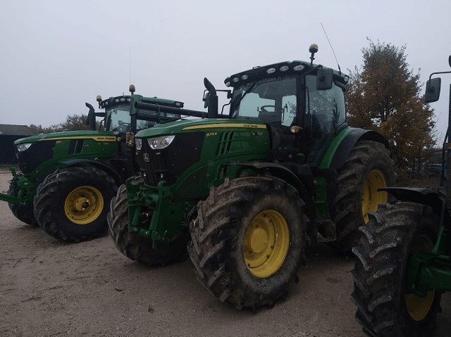 E-FARM: John Deere 6215 R - Tractor - id H46NTIP - €89,000 - Year of construction: 2016 - Engine hours: 3,306,Engine power (HP): 215,France