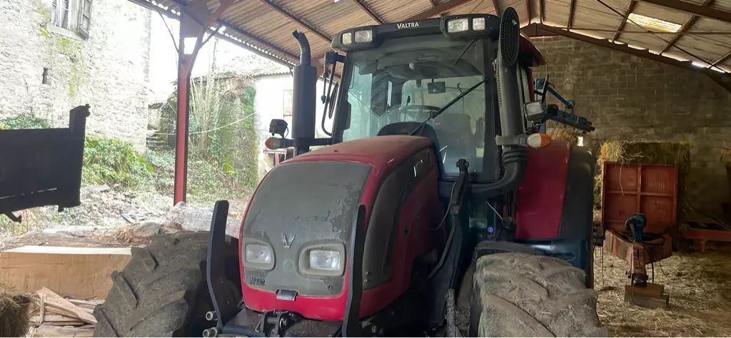 E-FARM: Valtra N142 Versu - Tractor - id NRSJS1A - Year of construction: 2011 - France