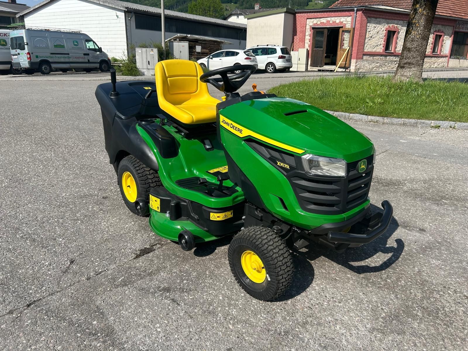 John Deere X167R Lawn mower €5,229
