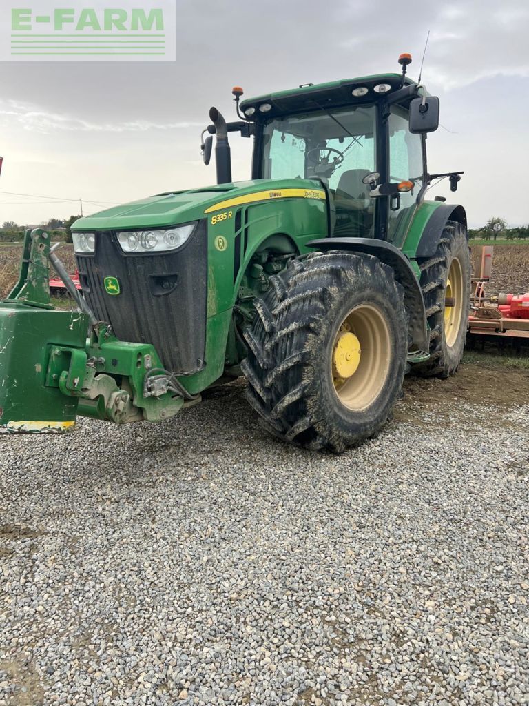 E-FARM: John Deere 8335 R - Tracteur - id ZVZH5FQ - Année: 2019 - Lecture du nombre d'heure: 8 600,Puissance du moteur (chevaux): 360,Italie