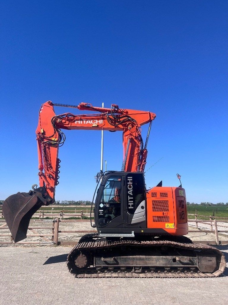 Hitachi zx 225 us lc-5 b Гусеничный экскаватор 85 000 €